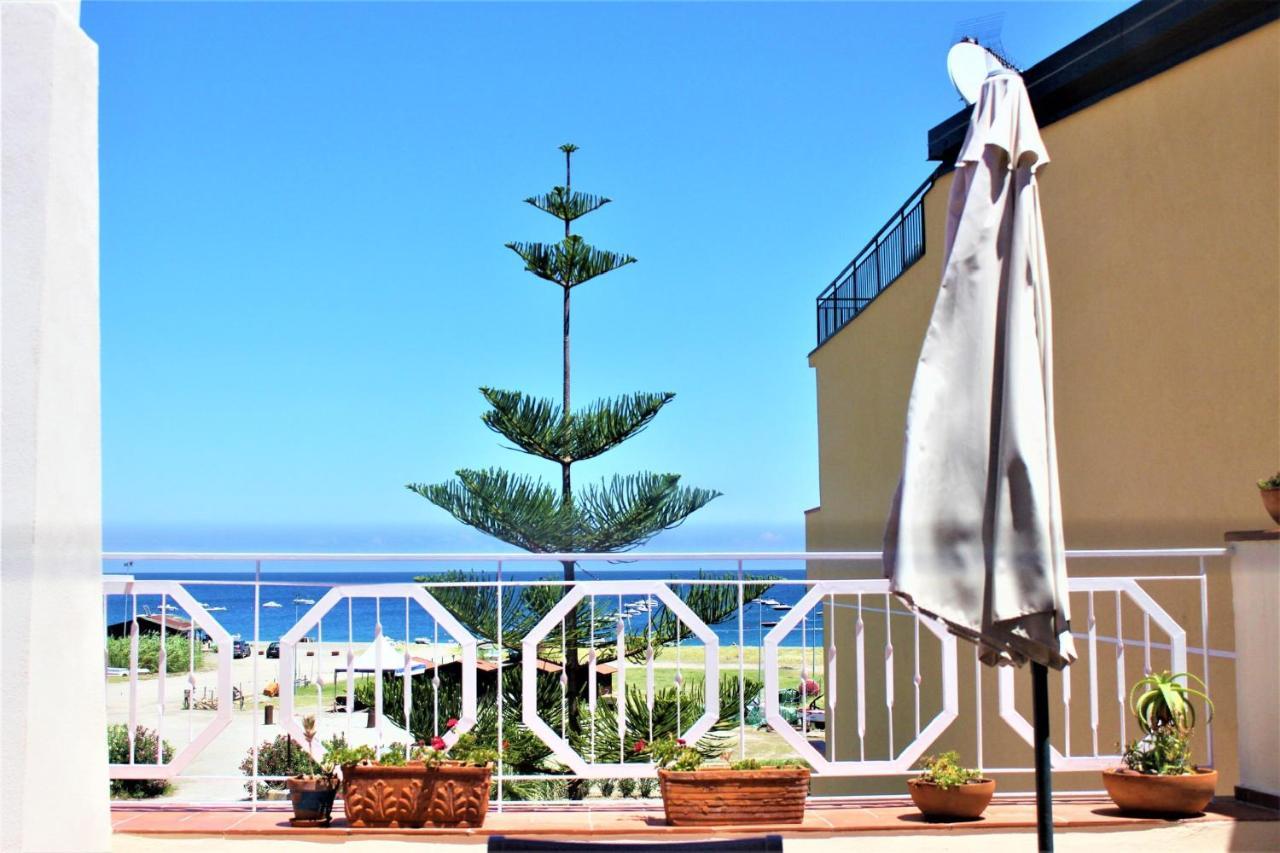 Una Araucaria Sul Mare Appartement San Giorgio  Buitenkant foto