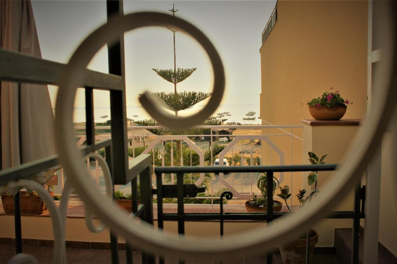 Una Araucaria Sul Mare Appartement San Giorgio  Buitenkant foto