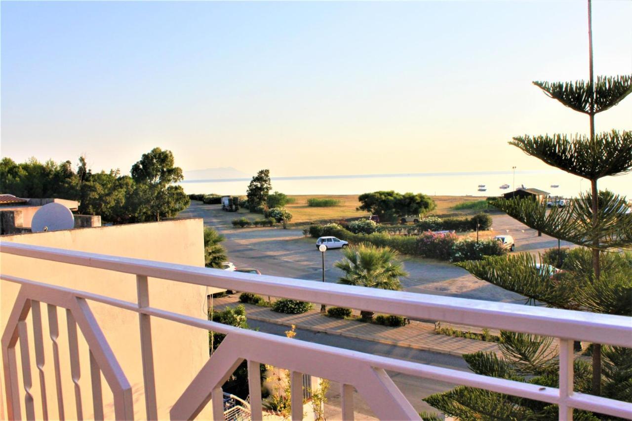 Una Araucaria Sul Mare Appartement San Giorgio  Buitenkant foto